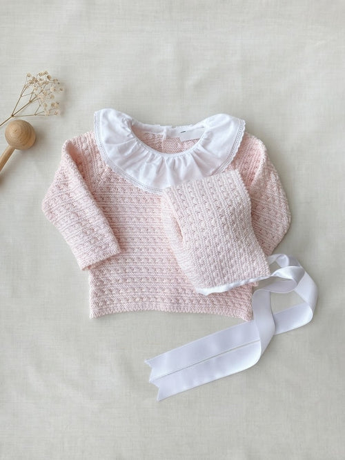 Conjunto Alba de punto español blanco con jersey de manga larga y pantalón, con lazos en el cuello